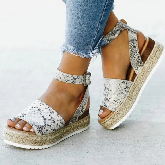 Shoes - New Serpentine Platform Wedge Sandals
